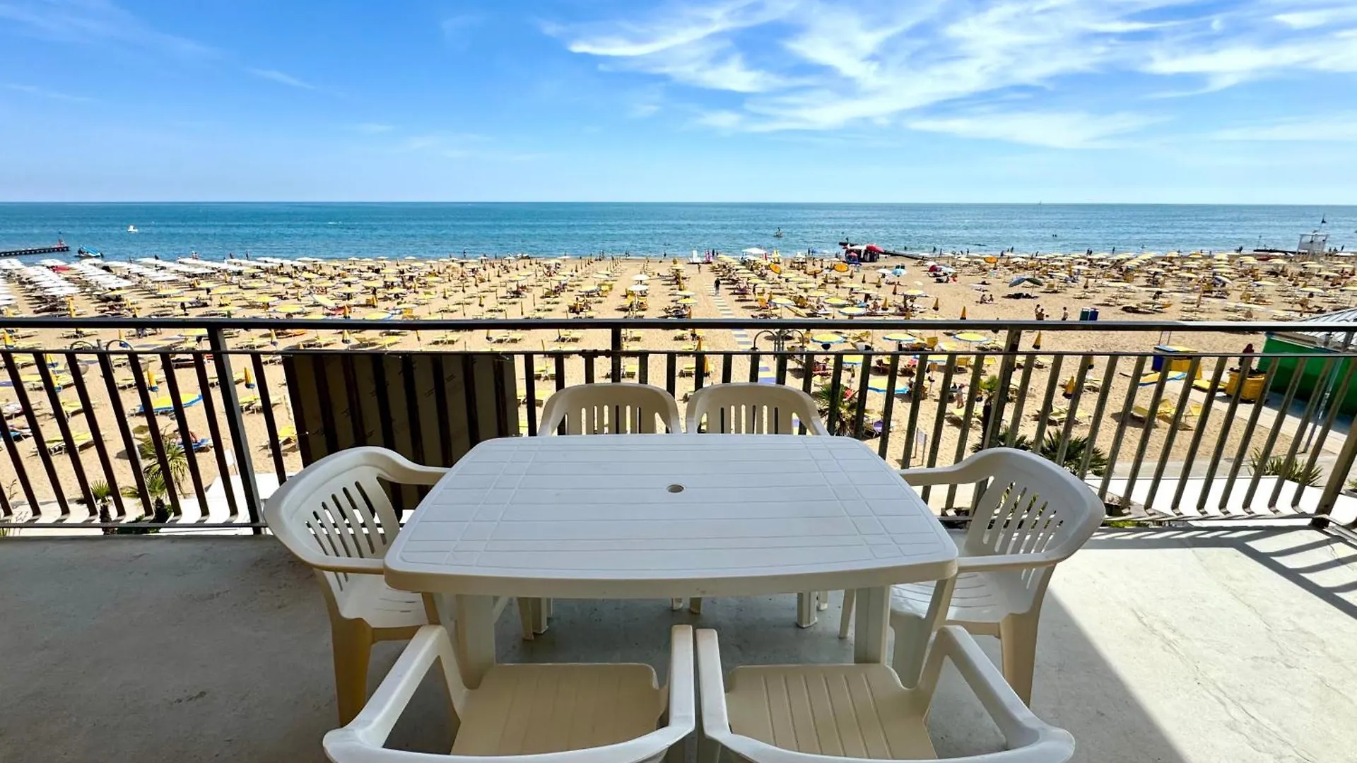 Villa Fronte Mare-Carraro Immobiliare Jesolo - Family Apartments 0*, Lido di Jesolo