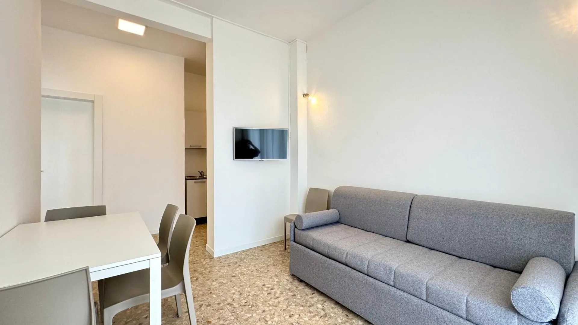 Villa Fronte Mare-Carraro Immobiliare Jesolo - Family Apartments 0*, Lido di Jesolo